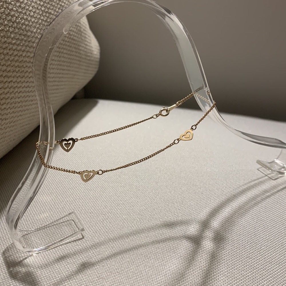 Vintage Avon anklet with heart design